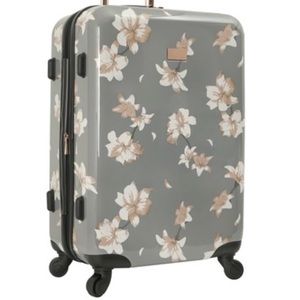 NWT Vince Camuto 24" Expandable Hardside Suitcase.